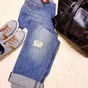 Levi's cropped boyfriend jeans 